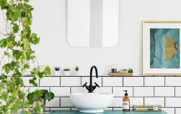 dark grout lines on the bathroom splashback